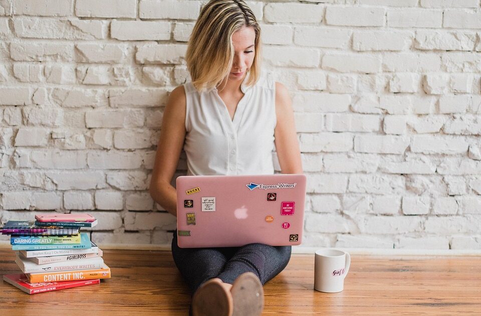 2026 E-E-A-T Roadmap: Why Human-First Content Beats AI in SGE