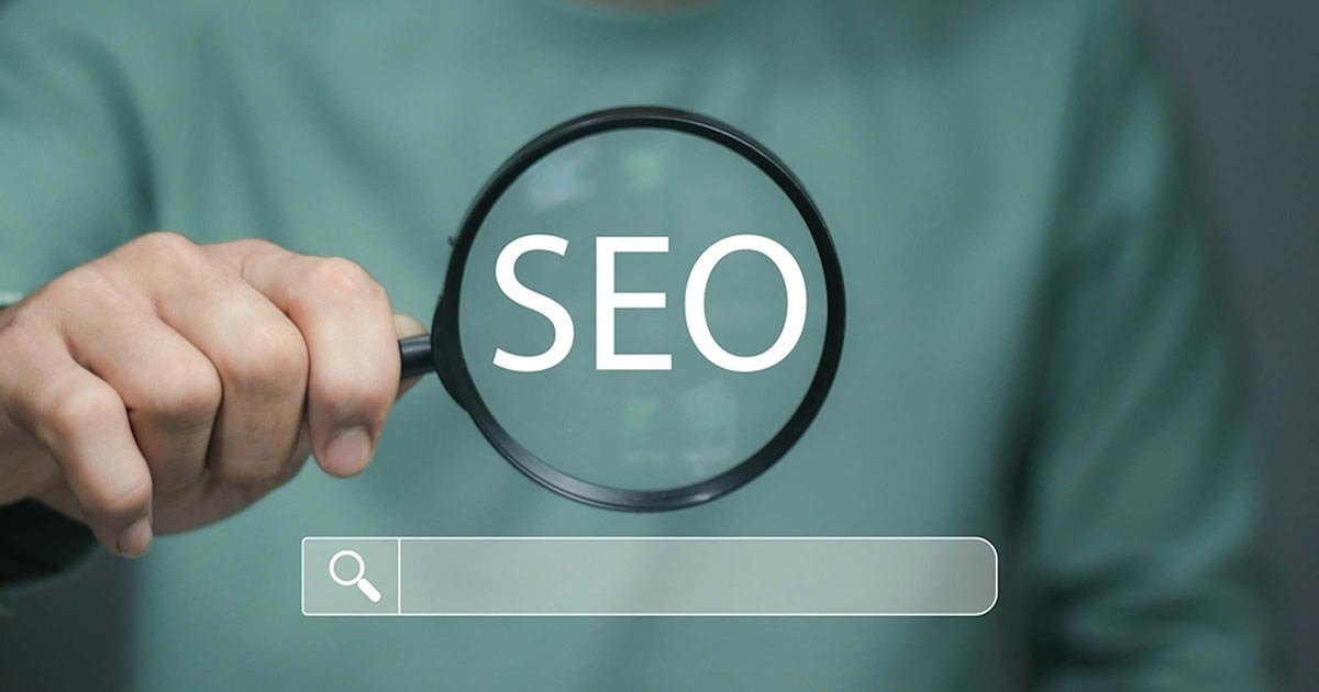 Humans vs. Robots: Balancing SEO Keywords with E-E-A-T