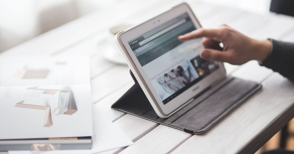 4 Unique Authority Strategies for Competitive Tech Niches (2026)